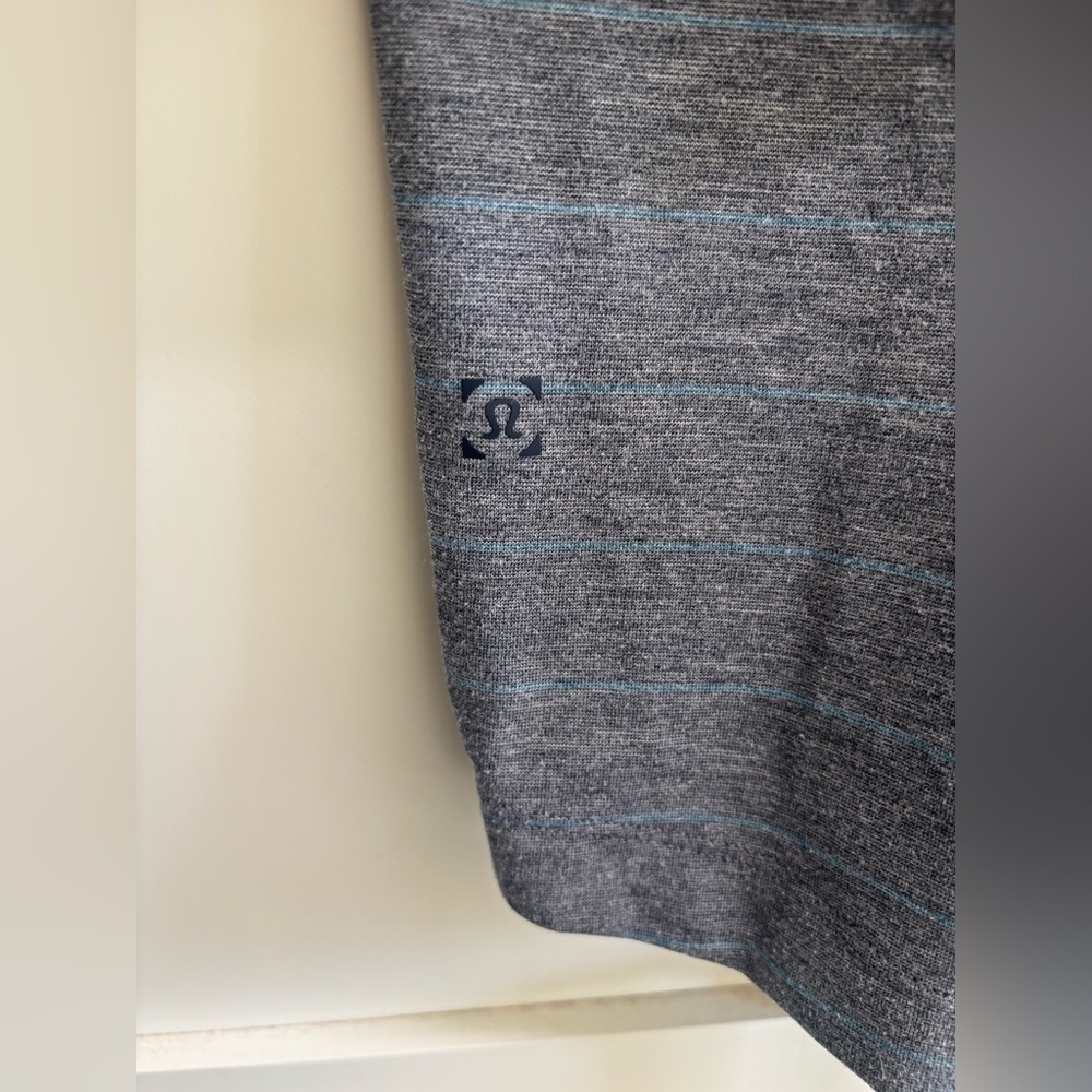 Lululemon Men’s Evolution Polo Shirt Gray Stripe Size Small performance - Picture 4 of 5